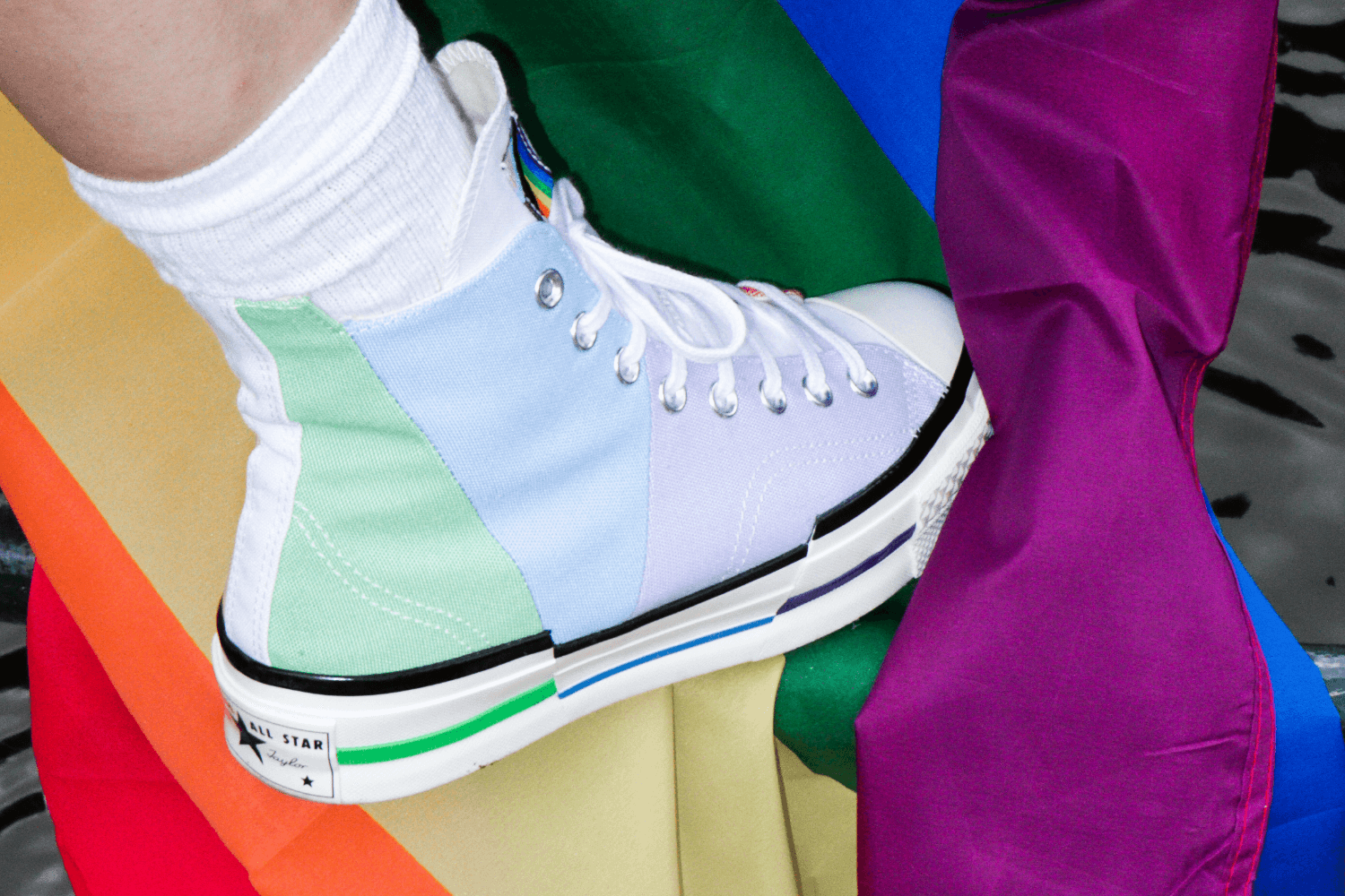Sneakerjagers präsentiert die Converse Pride Kollektion