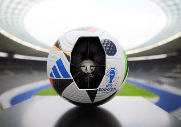 adidas präsentiert den Ball für die EM 2024: das ist FUSSBALLLIEBE