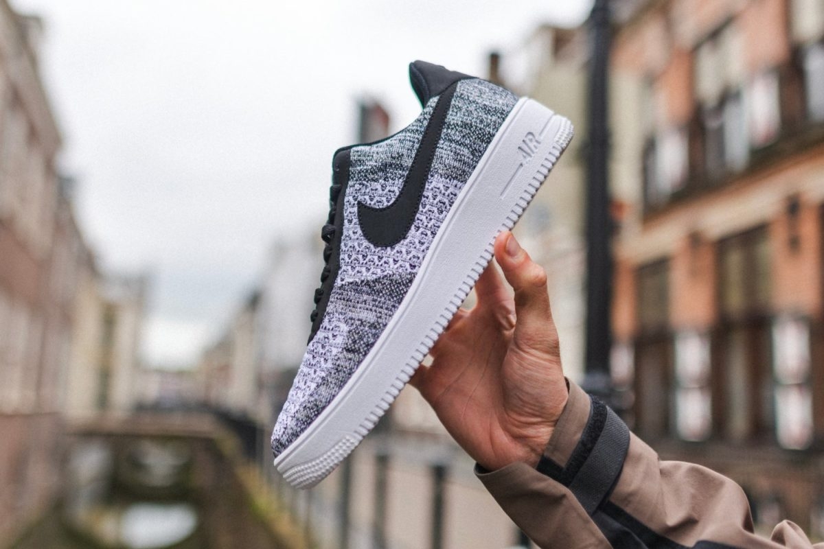 Erlebt den ultimativen Mix aus Komfort und Style mit dem Nike Air Force 1 Flyknit 2.0 'Black'