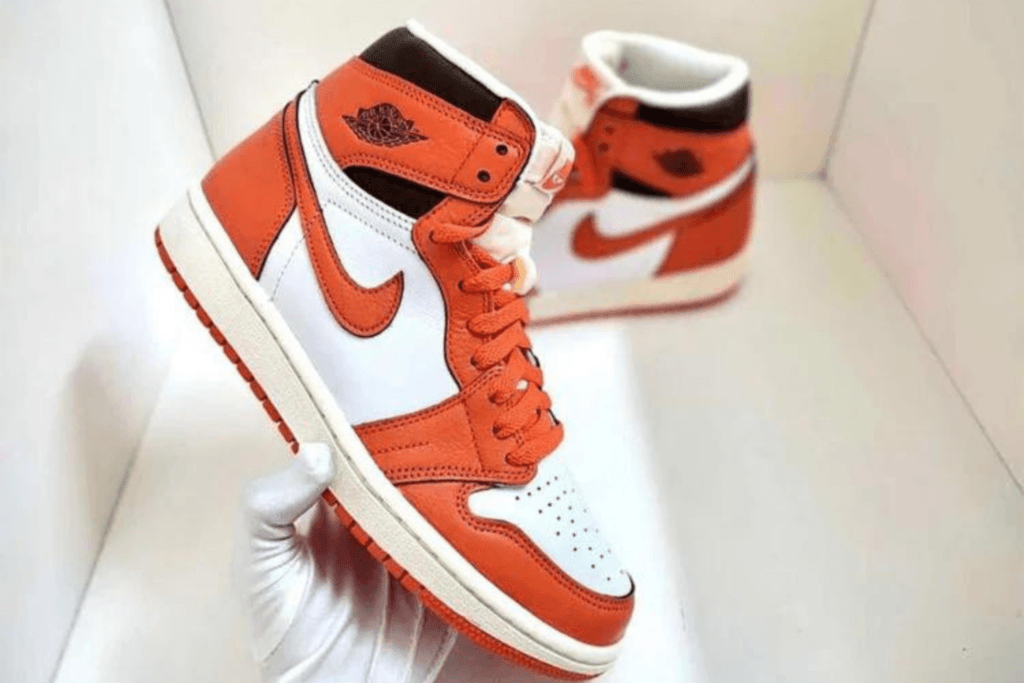 In-hand images of the Air Jordan 1 High WMNS 'Starfish'