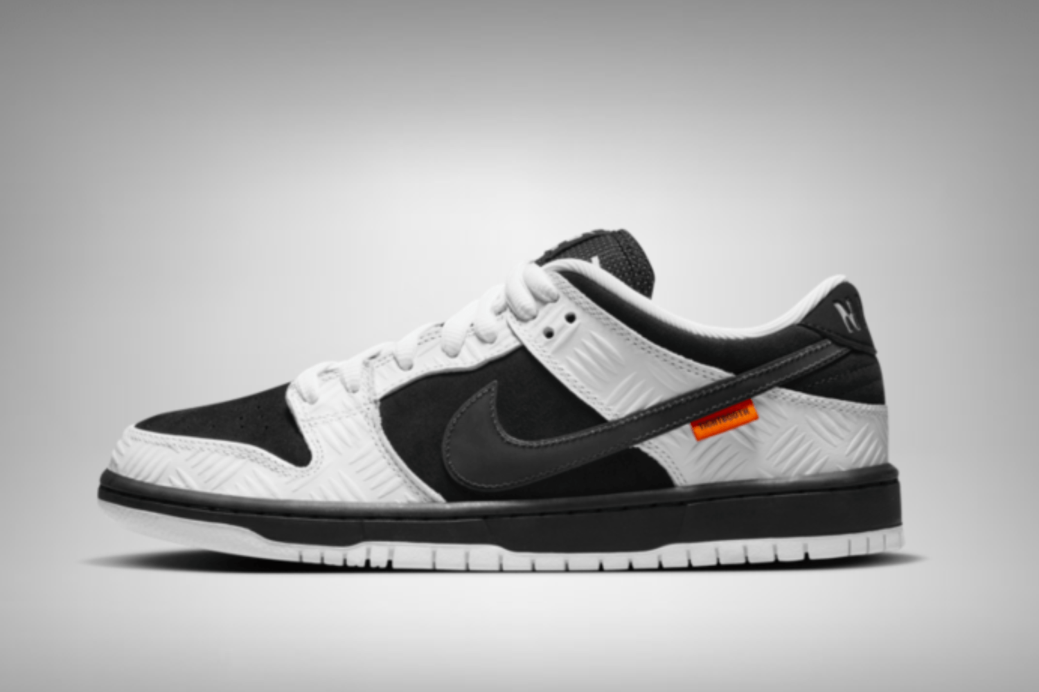 Release reminder: TIGHTBOOTH x Nike SB Dunk Low
