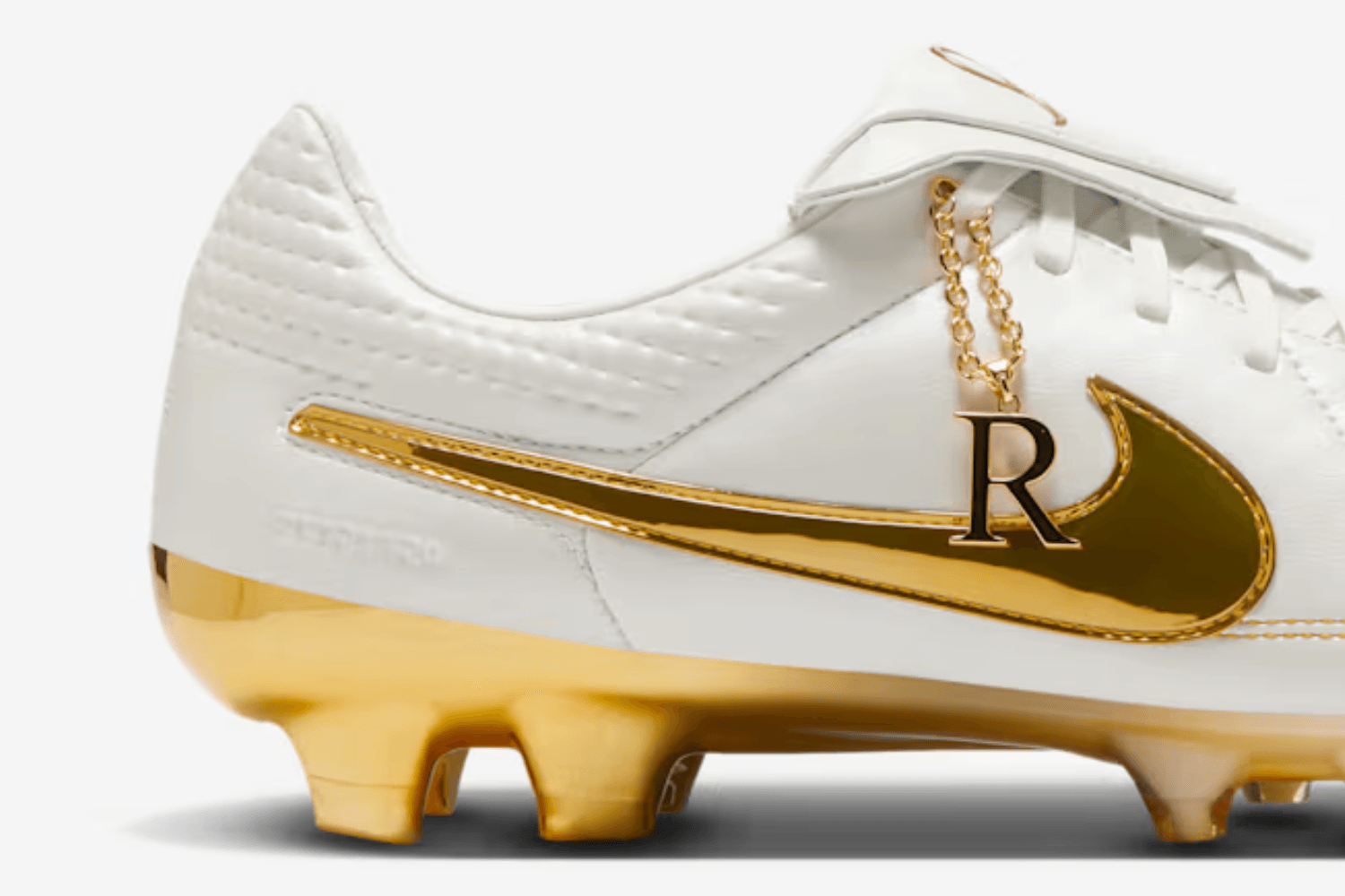 Nike Honours Ronaldinho with Nike Tiempo Legend 'Touch Of Gold' release