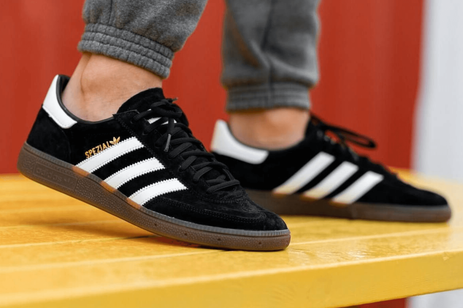 Hoe style ik de adidas Spezial?