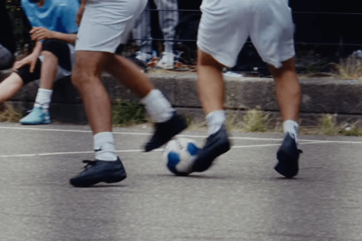 Lack of Guidance brengt straatvoetbal tot leven met PUMA King Indoor collab
