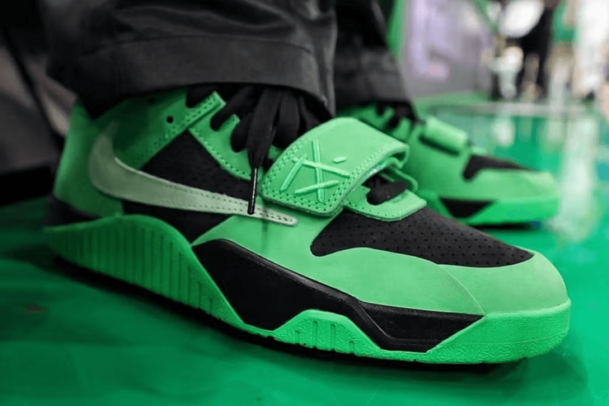 Travis Scott onthult de Jumpman Jack in een opvallende 'Green Spark' colorway