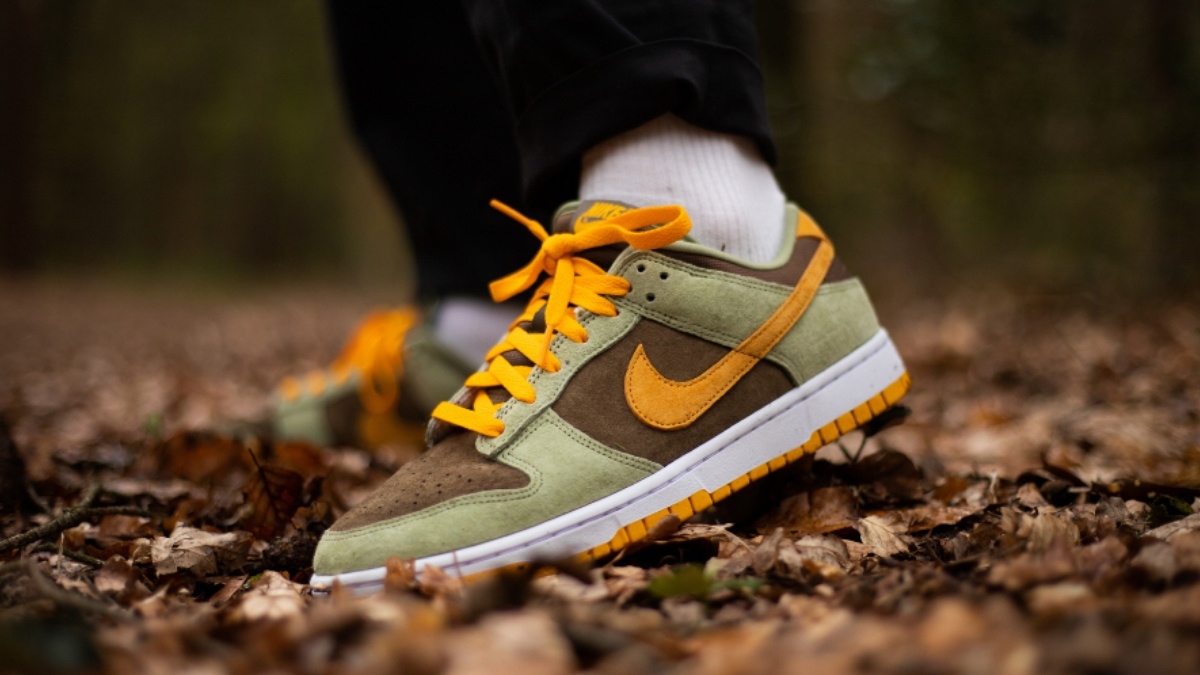 Der Nike Dunk Low 'Dusty Olive' released bald