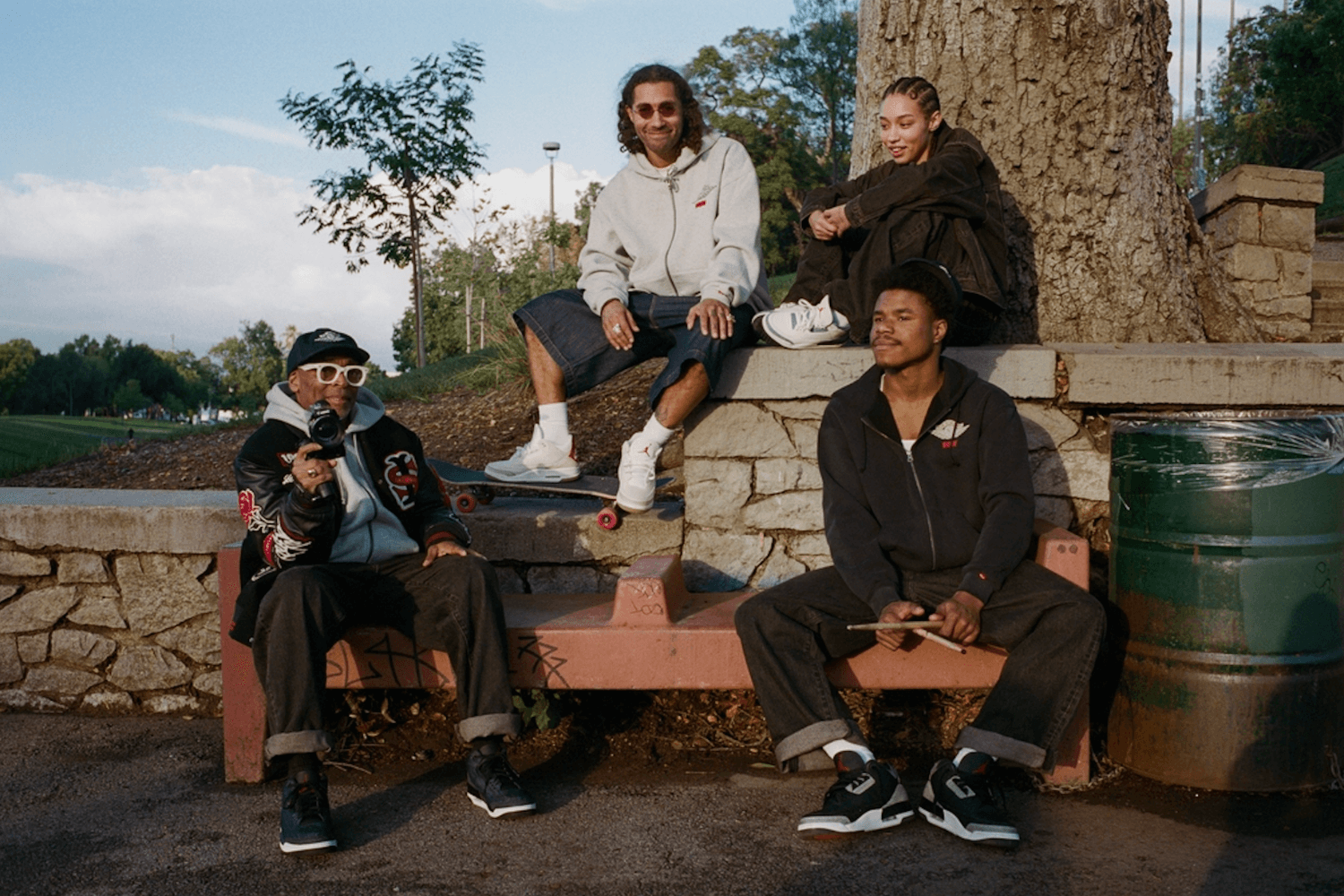 Die Levi's x Air Jordan‑Kollektion umfasst drei Jordan 3 Colorways plus passendes Apparel