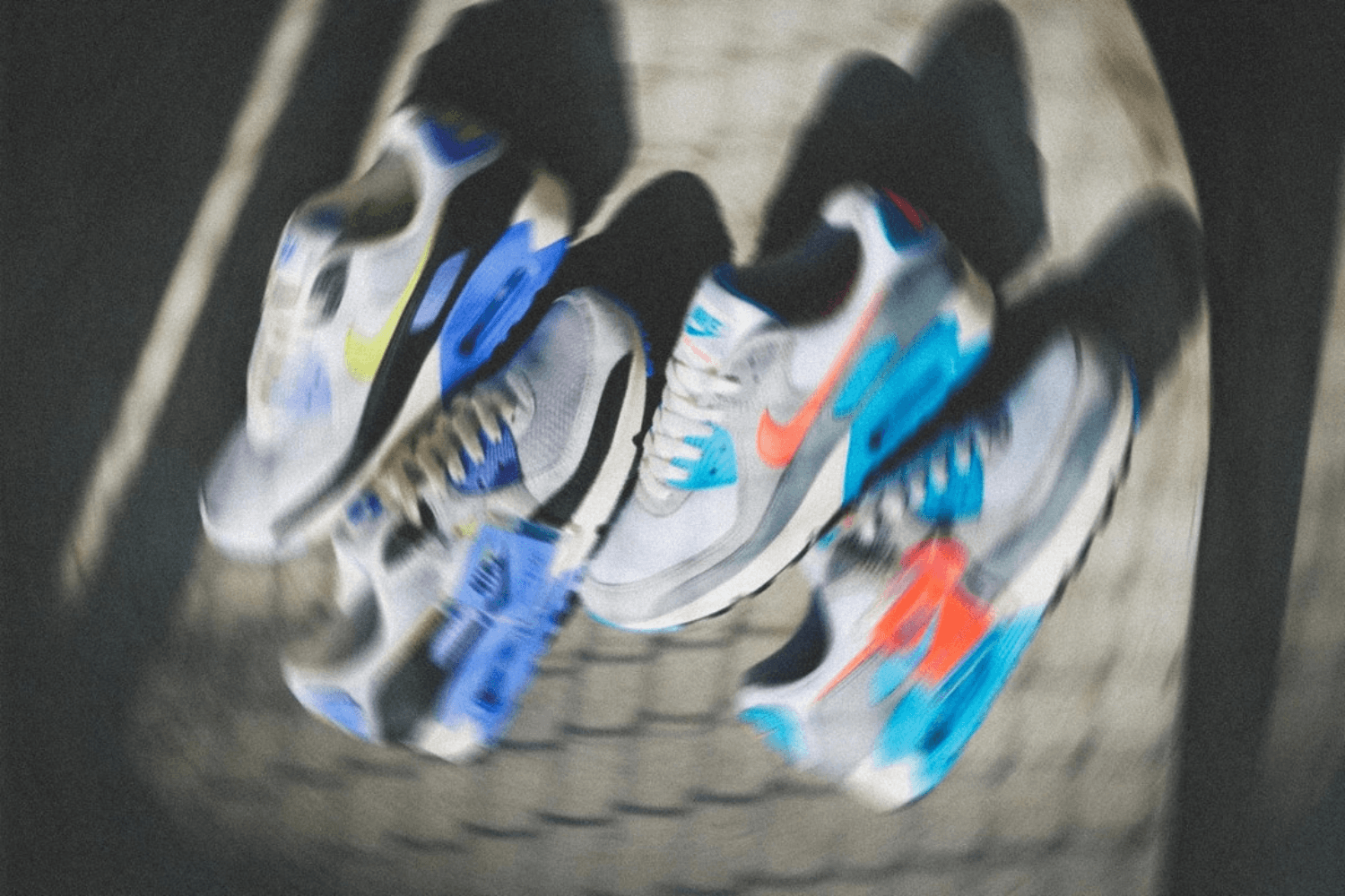 Nike Air Max 90 appears in two new colorways with wave details