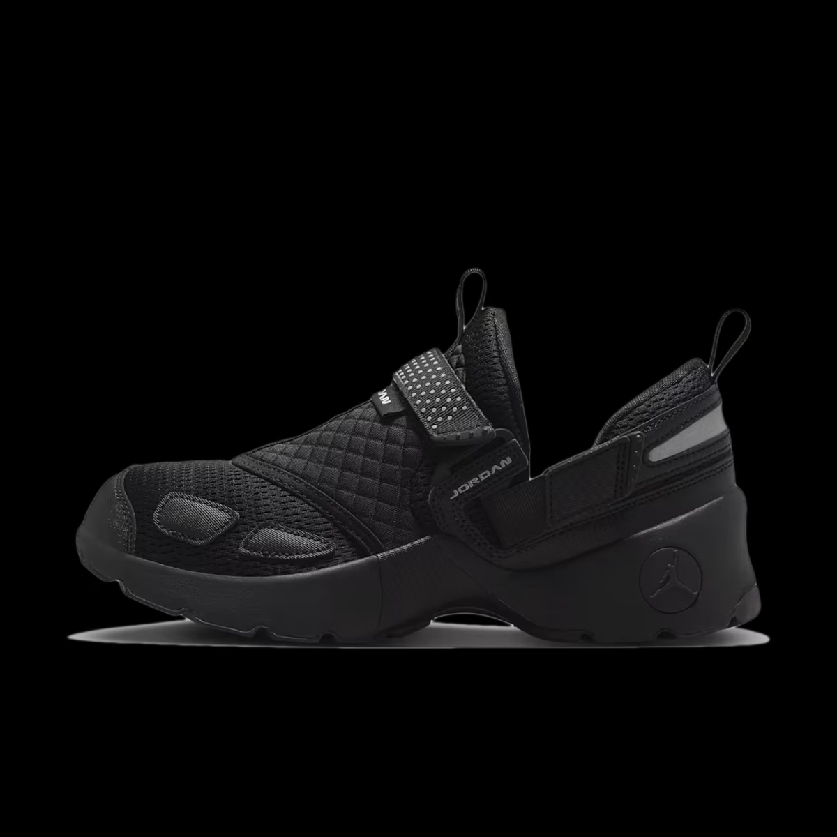 Jordan Trunner LX 'Triple Black' HQ2164-001