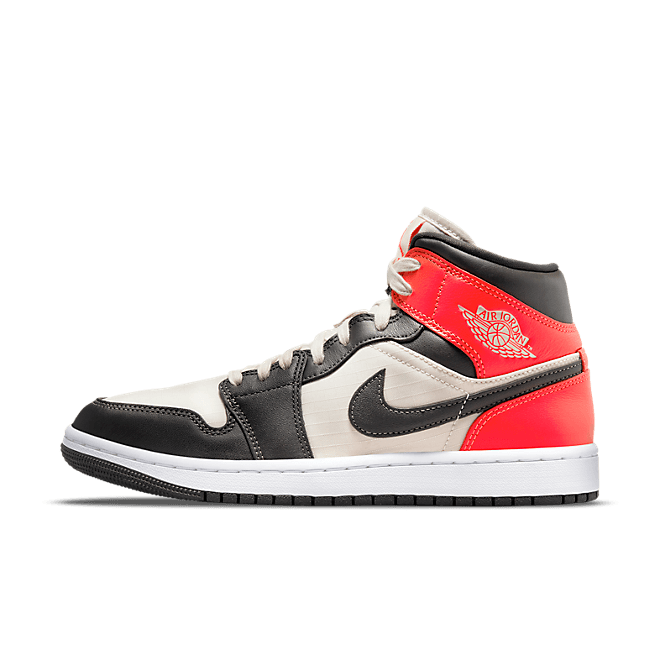 Air Jordan 1 Mid WMNS 'Light Orewood Brown' DQ6078-100