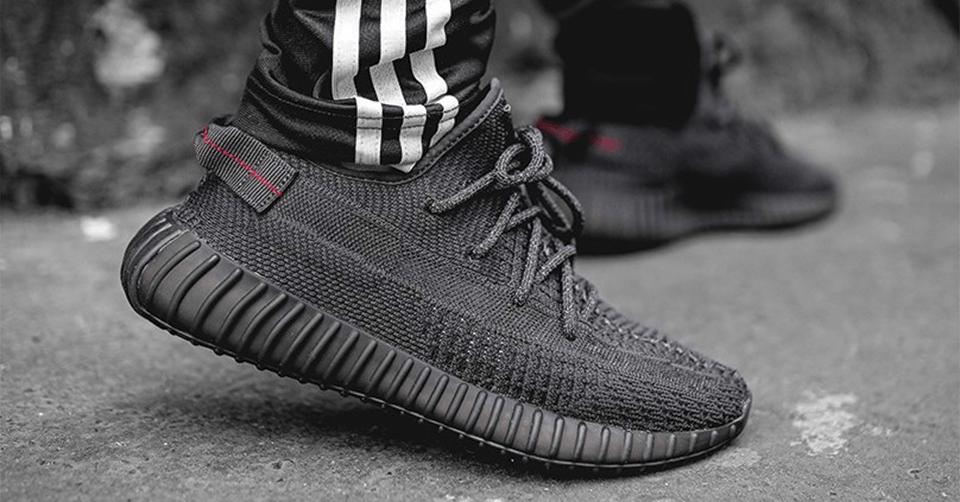 De adidas Yeezy Boost 350 V2 'Black' krijgt met Black Friday een restock!