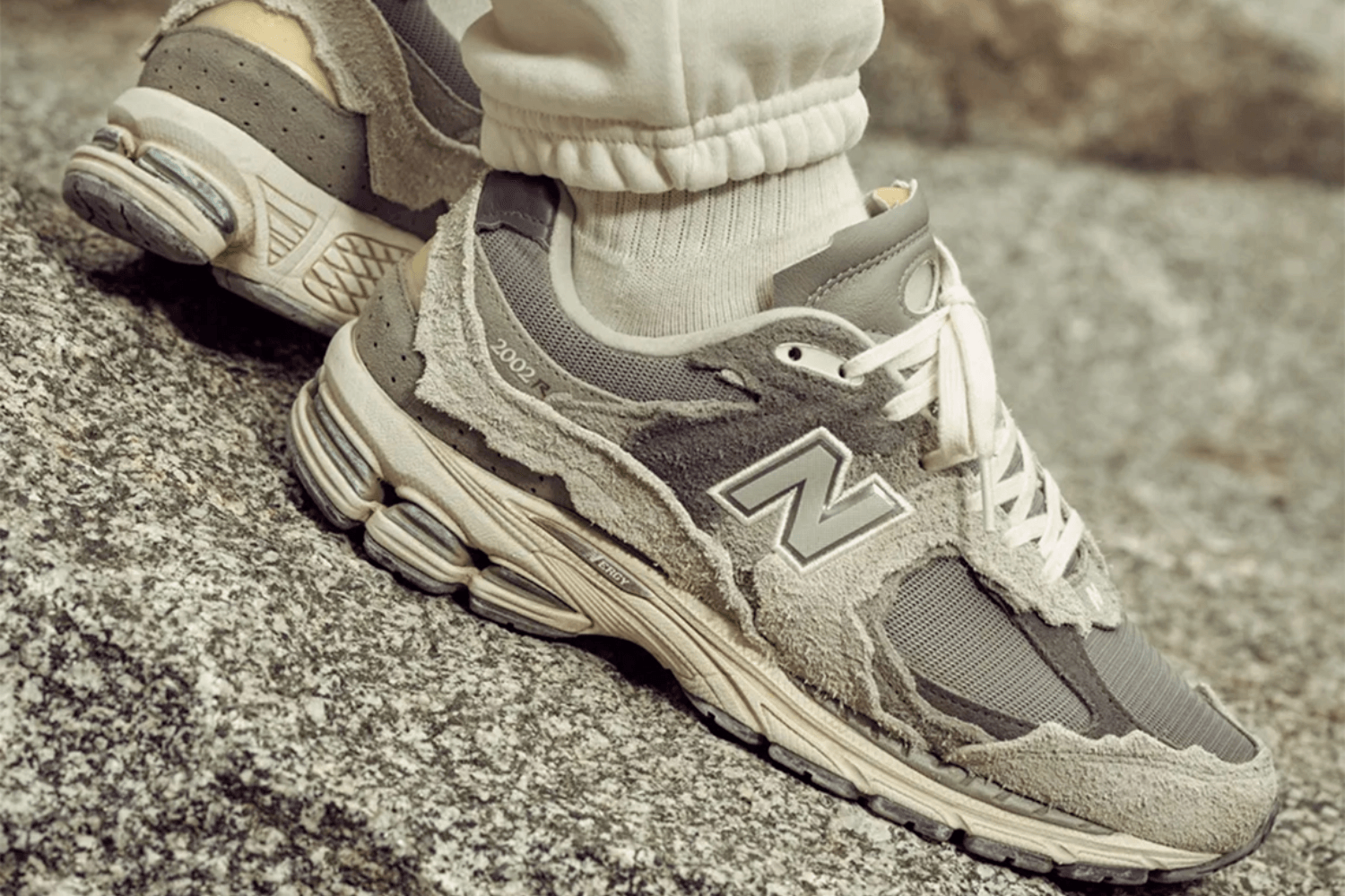 Hoe style ik de New Balance 2002r