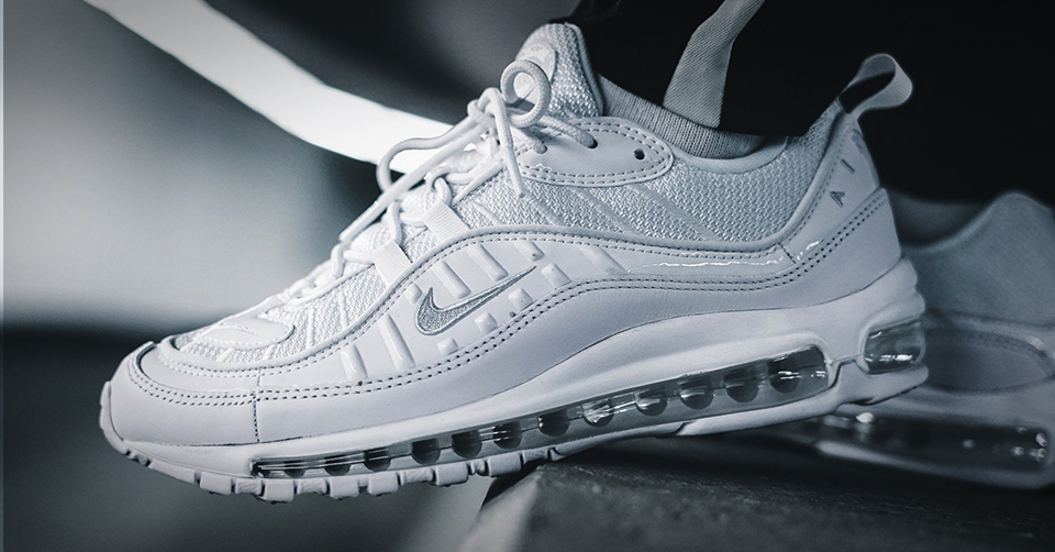 Release: Nike Air Max 98 verschijnt in Triple White &#038; Gym Red