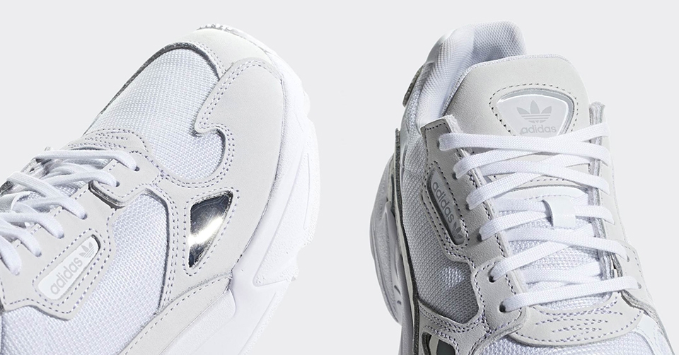 Fresh! De adidas Falcon ‘Triple White&#8217;