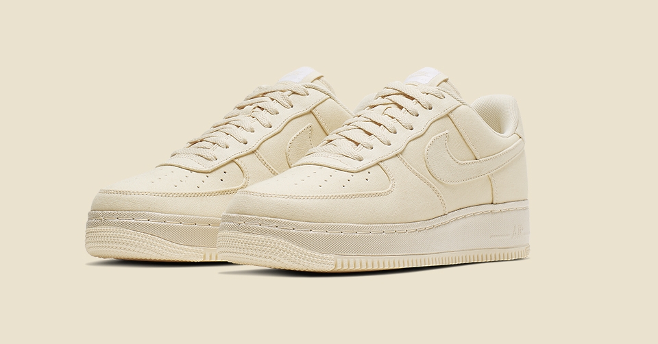De Nike Air Force 1 wordt gedompeld in Canvas