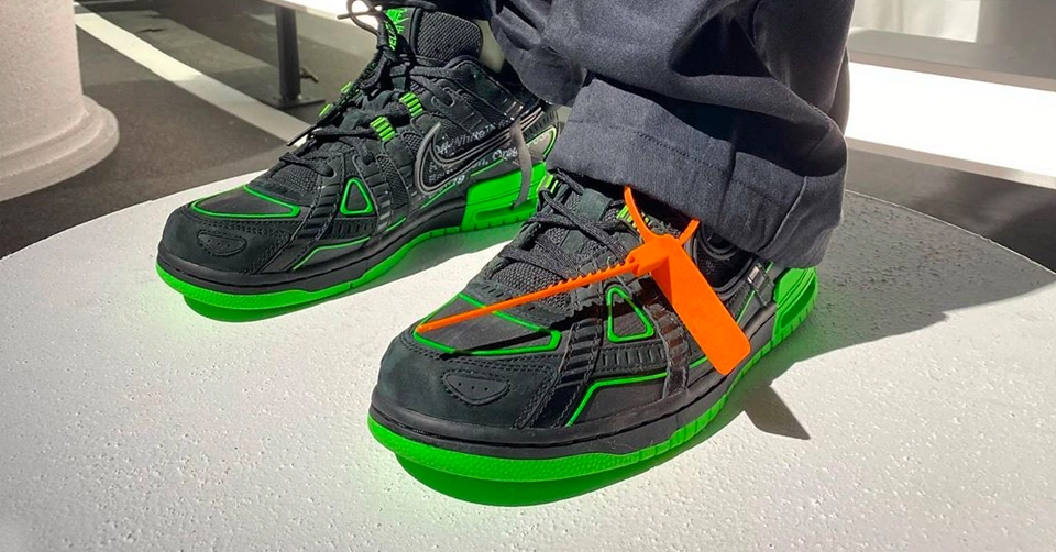 De Off-White X Nike Rubber Dunk is een musthave