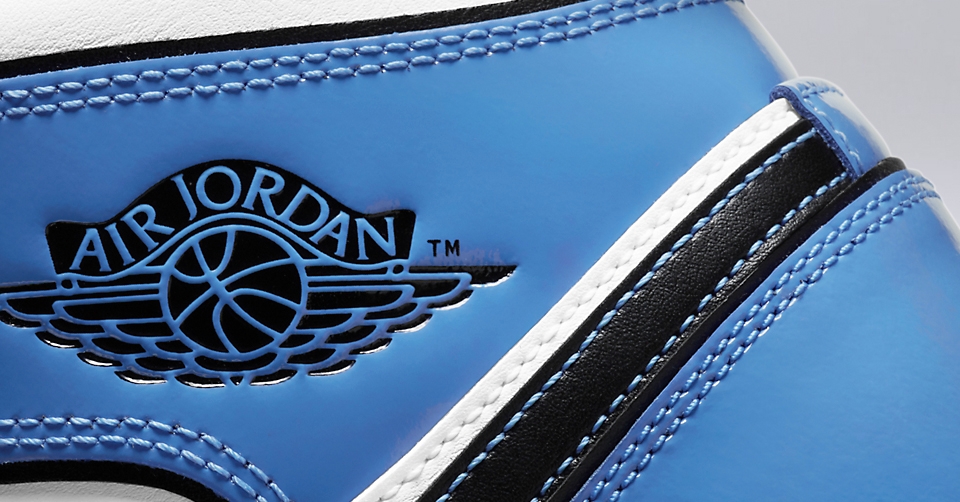 Air Jordan 1 Mid &#8216;Signal Blue&#8217;