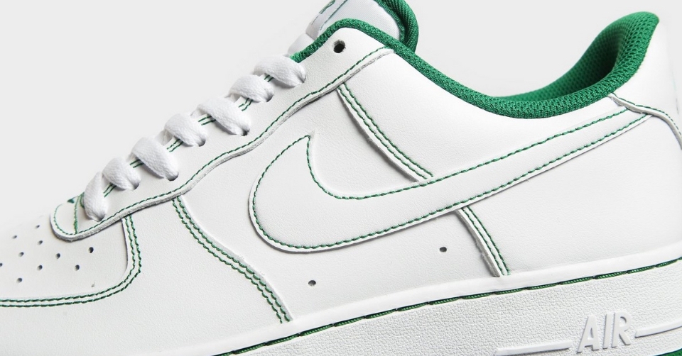 Scoor de Nike Air Force 1 'Stitched Green' nu bij JD Sports