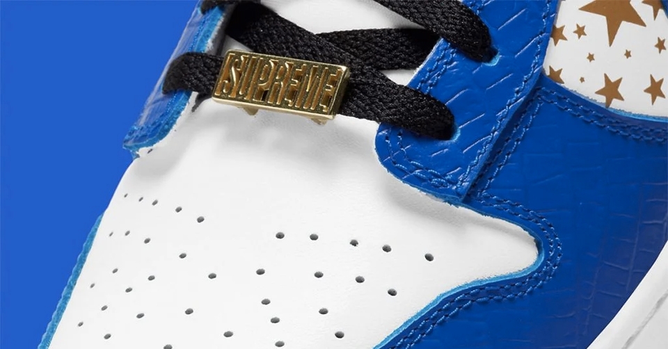 Officiële beelden van de Supreme x Nike SB Dunk Low Stars 'Hyper Blue'