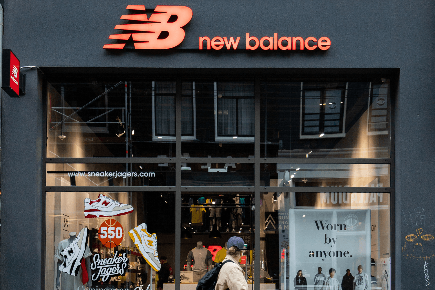 New Balance&#8217;s Cyber Week Sale in hun winkel in Amsterdam