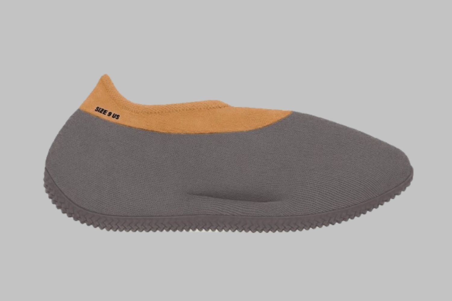 De adidas Yeezy Knit Runner in een &#8216;Stone Carbon&#8217; colorway