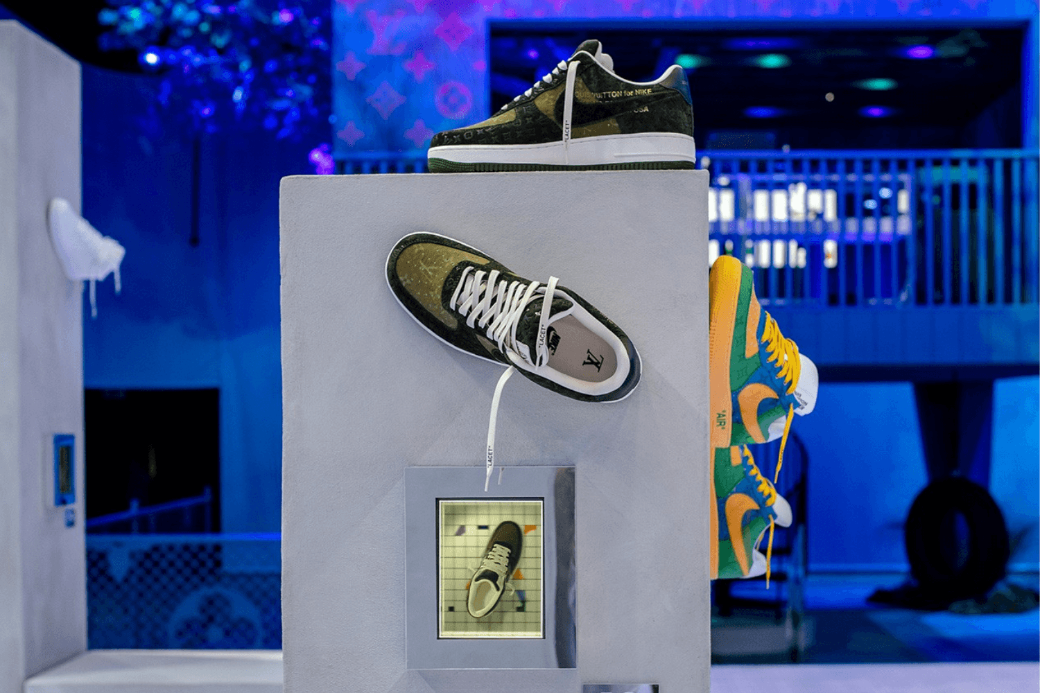 Virgil Abloh&#8217;s Nike Air Force 1&#8217;s in Louis Vuitton NYC expositie