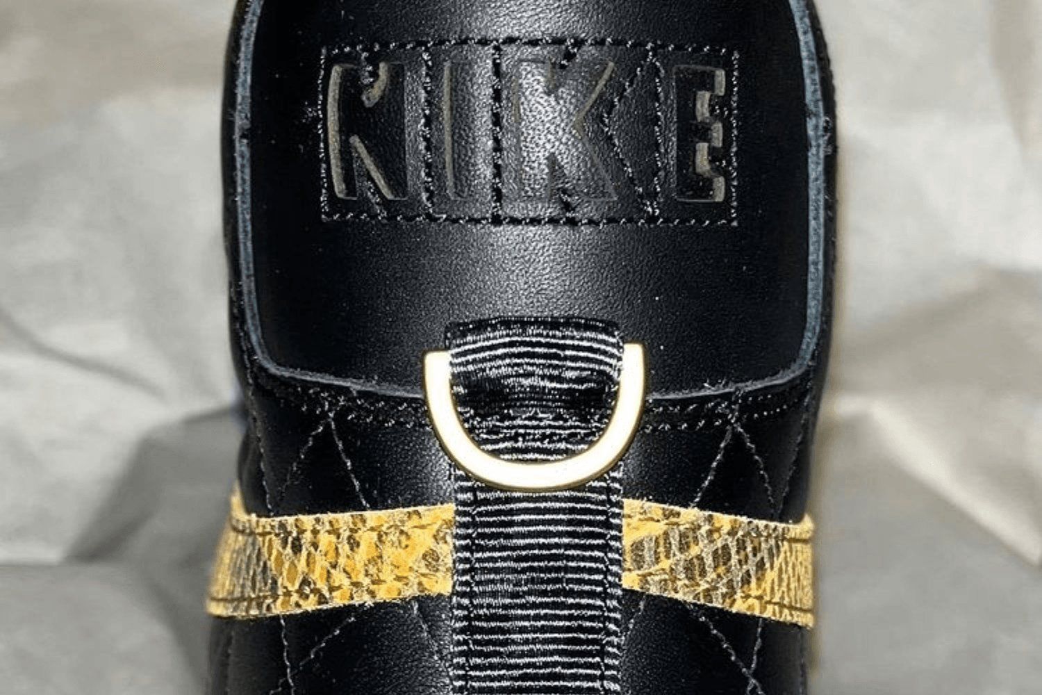 De Supreme x Nike SB Blazer 'Black' keert terug