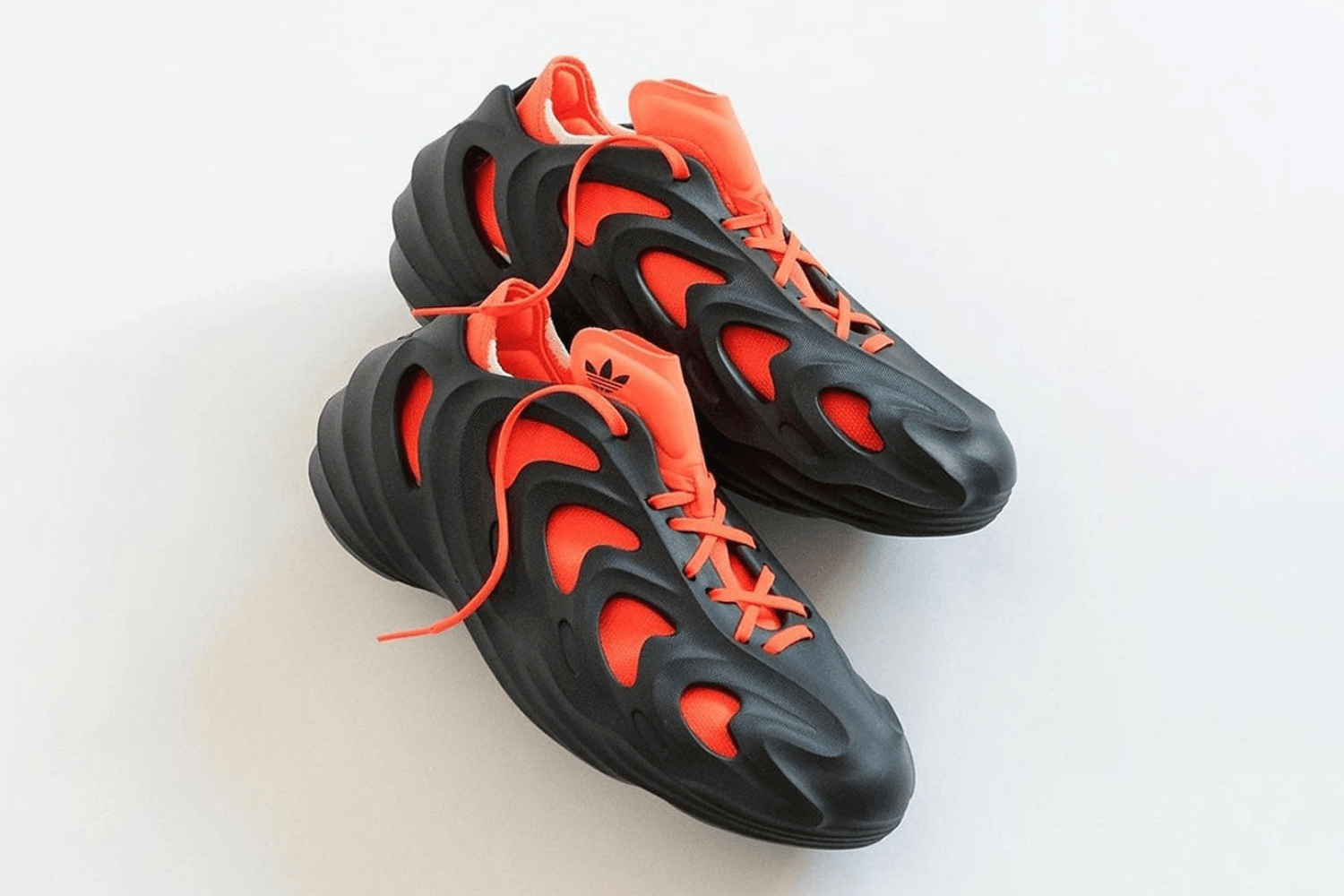 adidas adiFOM Q komt in een &#8216;Black/Orange&#8217; colorway