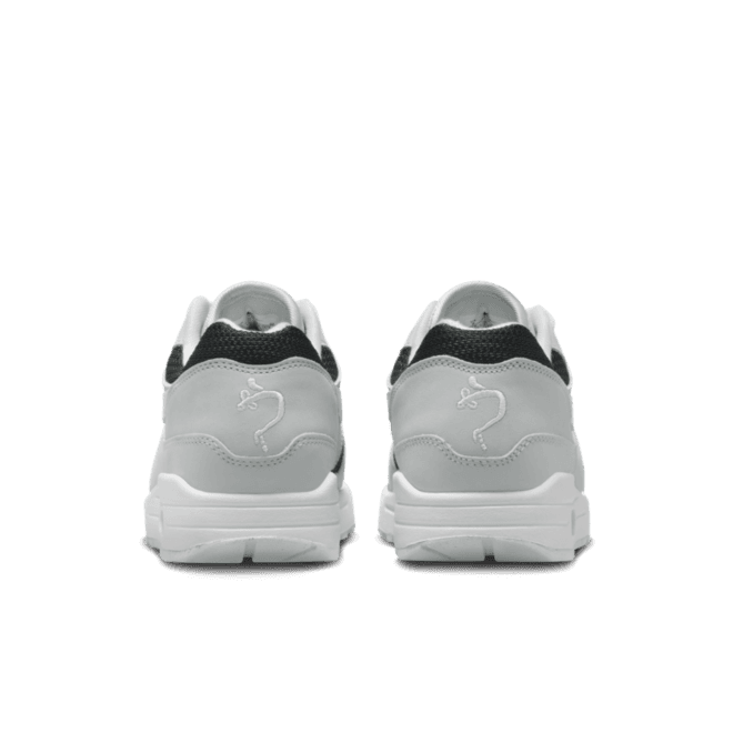 Nike Air Max 1 'Urawa' achterkant en hiel tab