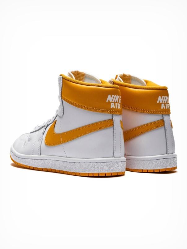 Nike Jordan Air Ship acbterkant van de geel oranje sneaker
