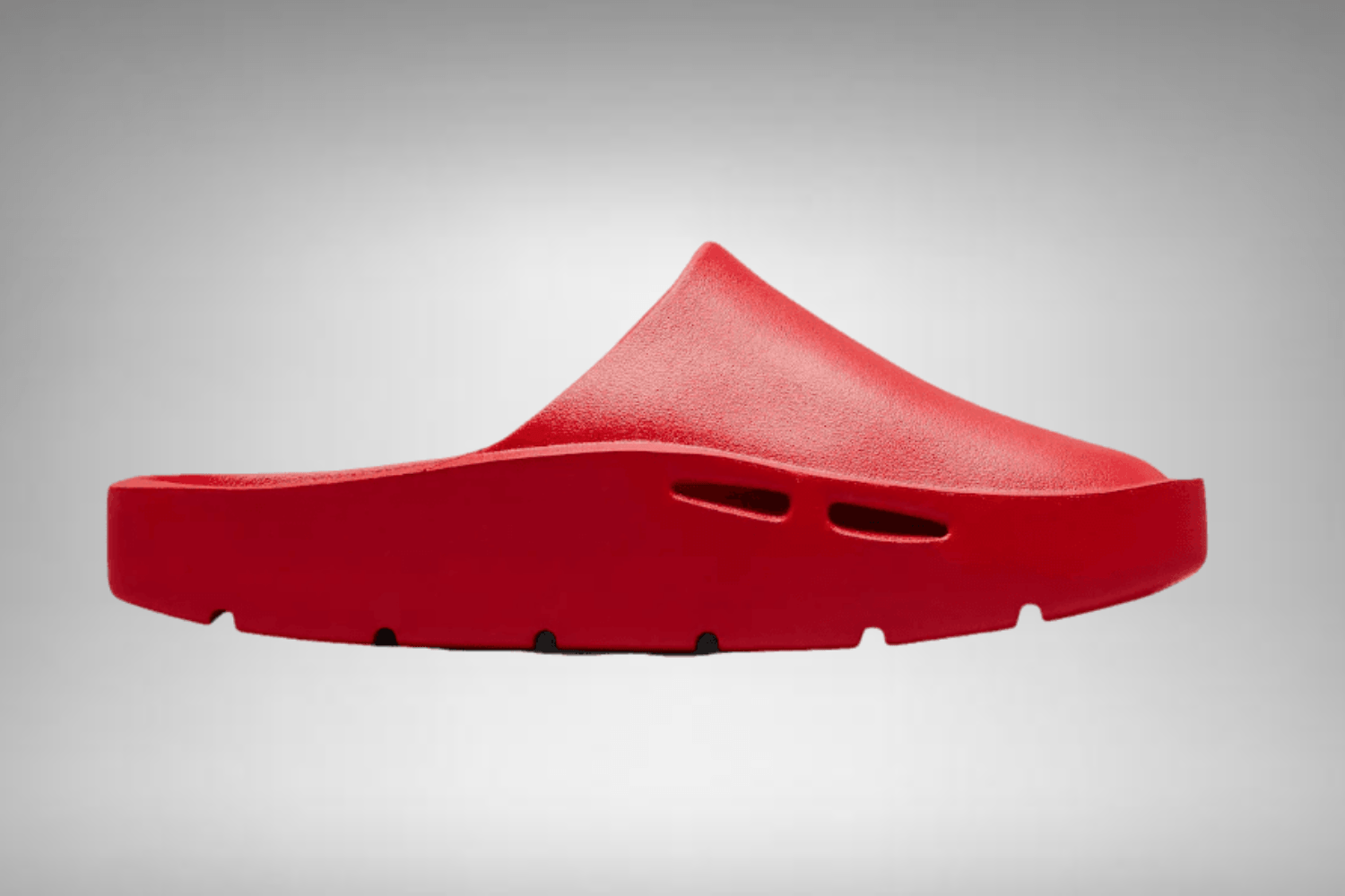 Out now: Air Jordan Hex Mule in een all-red colorway