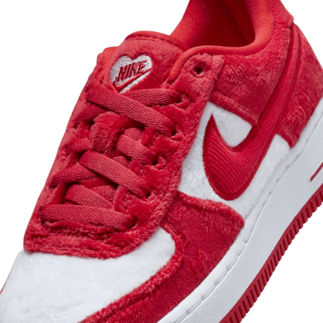 Nike Air Force 1 Low GS 'Valentine's Day' veters en tonglabel