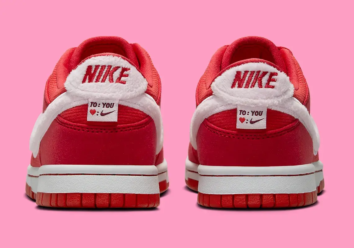 Nike Dunk Low GS 'Valentine's Day' label