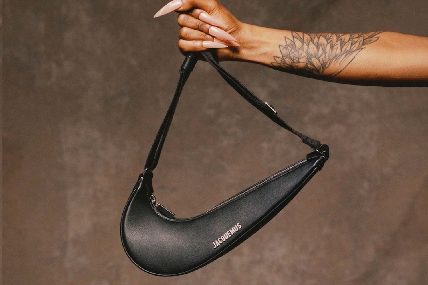 Jacquemus en Nike onthullen de 'The Swoosh Bag'
