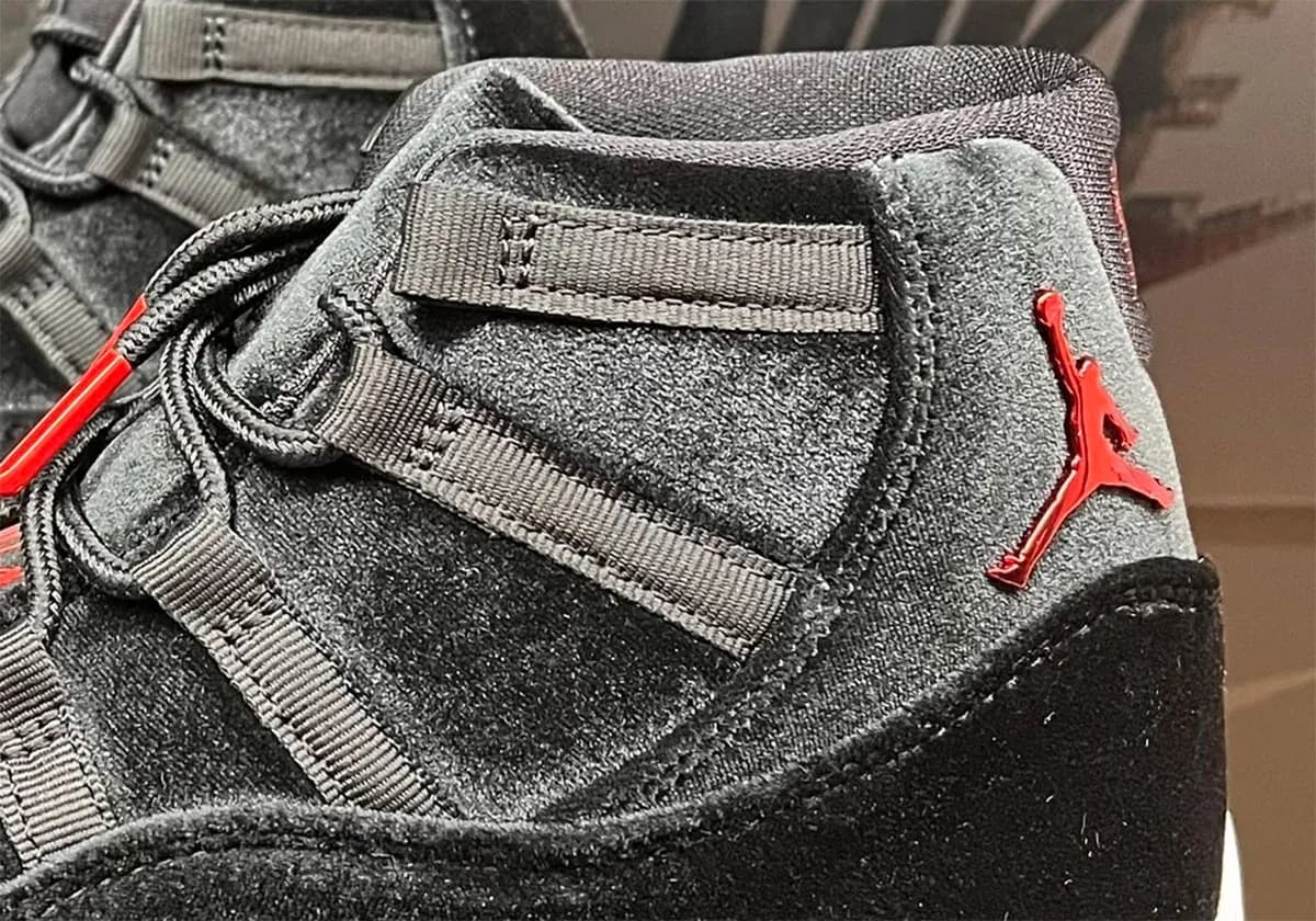Air Jordan 11 Bred Velvet