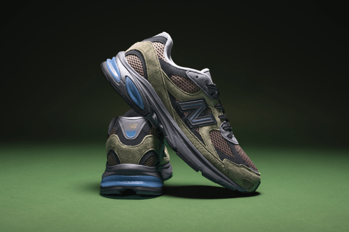 De New Balance 2010 'Dark Olivine & Mushroom' is hier