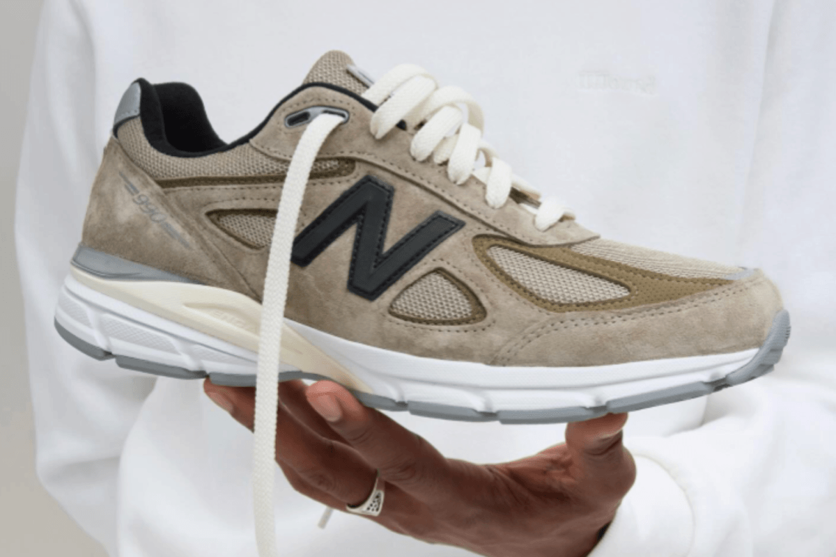 De JJJJound x New Balance 990v4 'Mushroom' verschijnt binnenkort