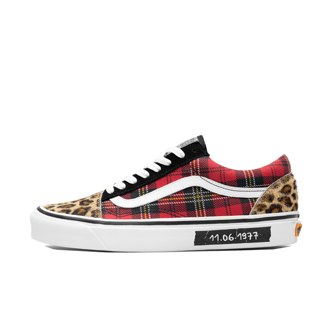 Size? X Vans Old Skool 'English Invasion’ VN0A38G203X