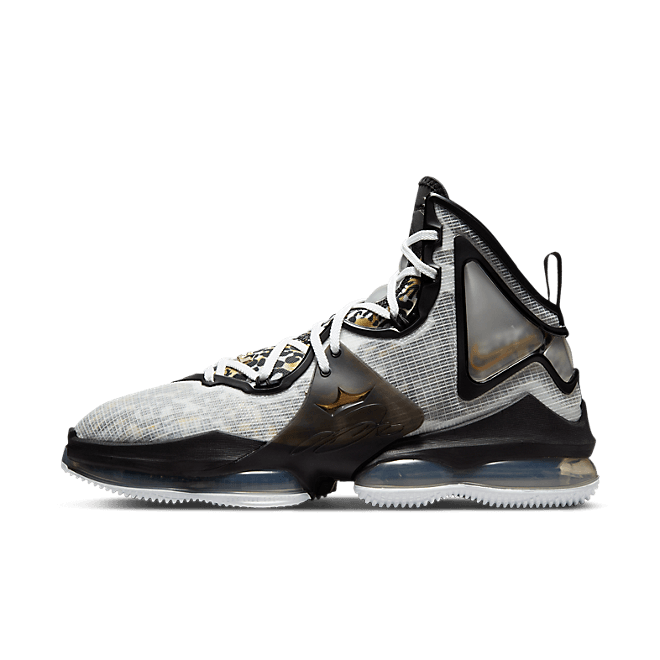 Nike LeBron 19 'Royalty' CZ0203-100