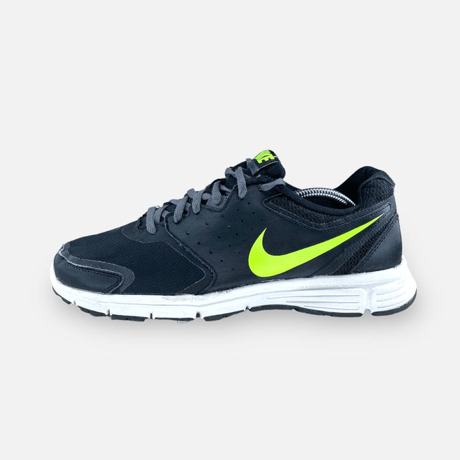 Nike Revolution 