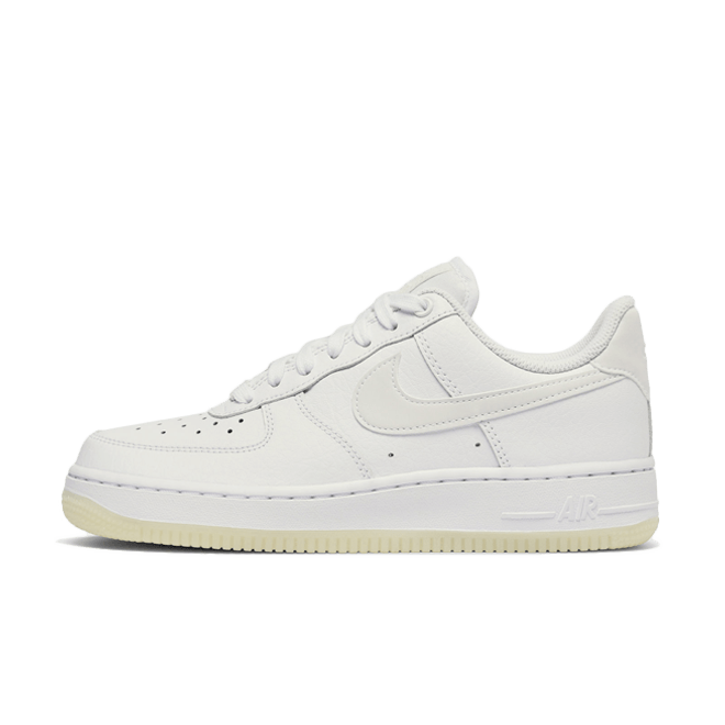 Nike WMNS Air Force 1 '07 Essential AO2132-101