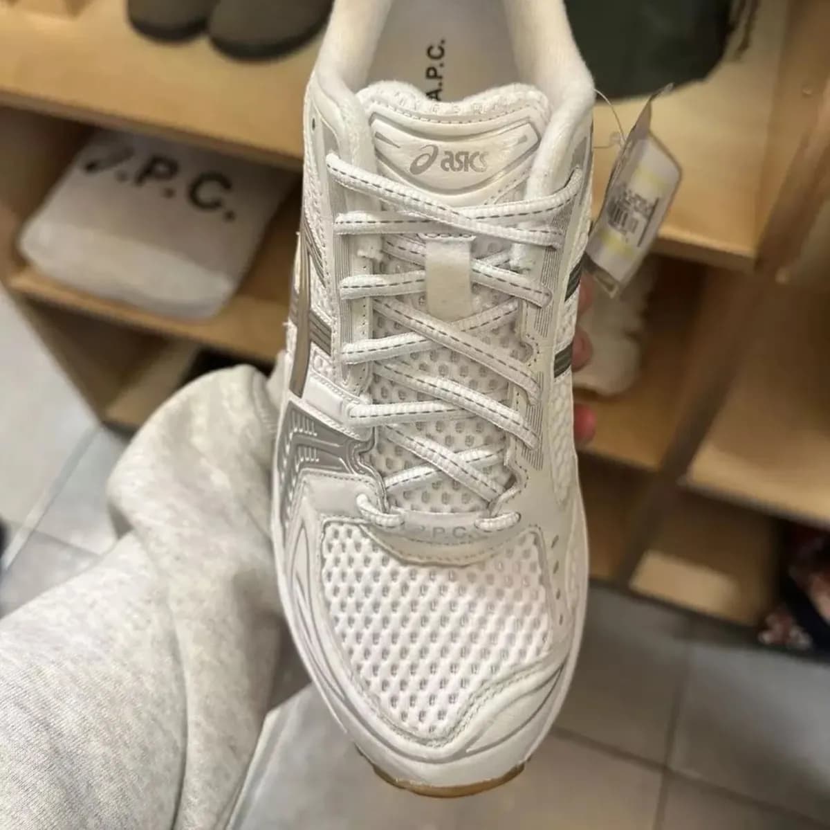 asics GEL-KAYANO 14 A.P.C.ホワイト asics GEL-KAYANO 14 A.P.C.ホワイト